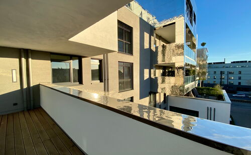 Architektur-Ikone mit Car-Lift · Immobilie, vermietet