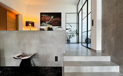 URBANER INNENHOF-RÜCKZUGSORT: EHEMALIGES FABRIKLOFT MIT GRÜNFLÄCHE & TG-STELLPLÄTZEN