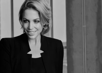 AMELY SCHÄFFEL, Immobilienmaklerin