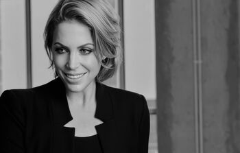 AMELY SCHÄFFEL, Immobilienmaklerin