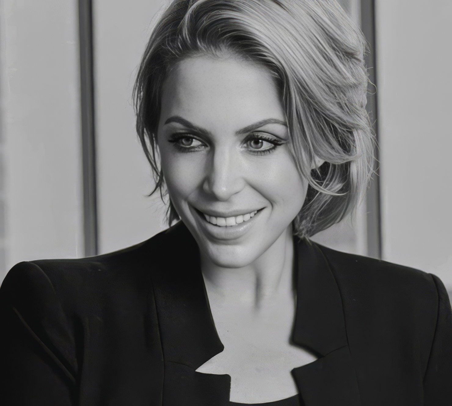 AMELY SCHÄFFEL, Immobilienmaklerin